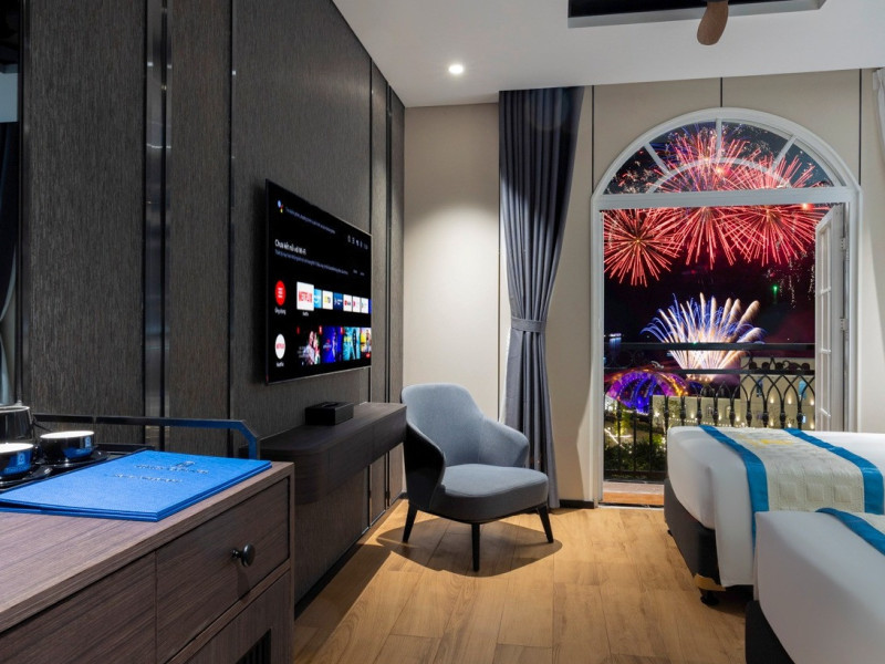 Times Corner Amalfi view pháo hoa 1